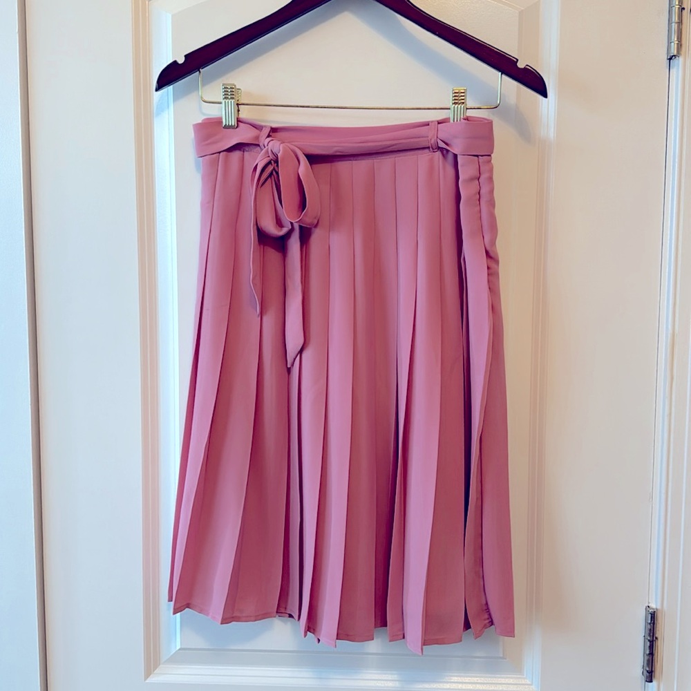 Pleated Dust Pink Skirt size M GUC